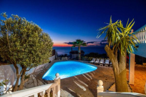 Villa La Suerte by Abahana Villas